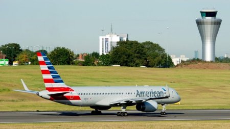 Trei americani de culoare au dat in judecata o companie aeriana pentru ca ar fi fost dati afara dintr-un avion din cauza mirosului corporal