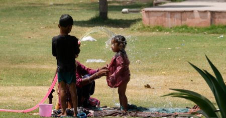 India se confrunta cu temperaturi extreme: Morga, depasita de numarul victimelor. Copiii lesina la scoala