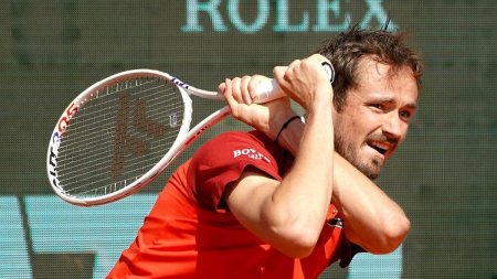 Medvedev se califica in turul al treilea la Roland Garros, profitand de retragerea lui Kecmanovic