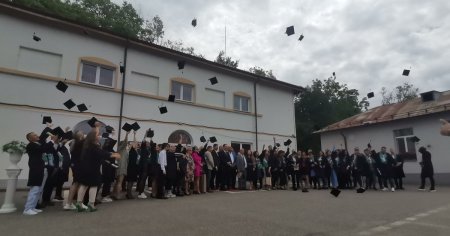 Studentii care au dat marile centre universitare pe confortul de acasa. Am economisit, am lucrat in anii acestia...