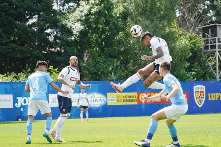 Tricolorii, victorie cu 7-0 in prima partida de pregatire dinaintea Campionatului European » Denis <span style='background:#EDF514'>ALIBEC</span> a marcat din foarfeca