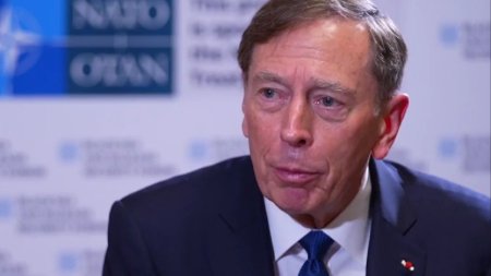 Generalul David <span style='background:#EDF514'>PETRAEUS</span>, fost director CIA, predictii despre conflictele din lume: Putin a fost avertizat sa nu foloseasca arme nucleare