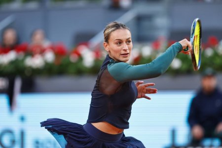 <span style='background:#EDF514'>ANA BOGDAN</span>, victorie superba tarziu in noapte la Roland Garros! » A depasit-o pe finalista din 2021 de la Paris si si-a egalat performanta de varf in turnee majore