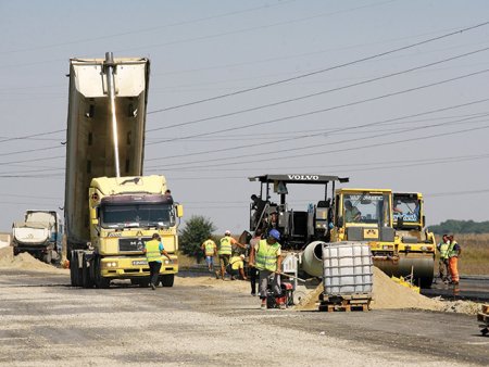 Austriecii de la <span style='background:#EDF514'>PORR</span>: Romania face pasi importanti catre extinderea si modernizarea infrastructurii sale de transport. In 2023, compania a trecut de la pierdere la un profit de peste 62 de milioane de lei