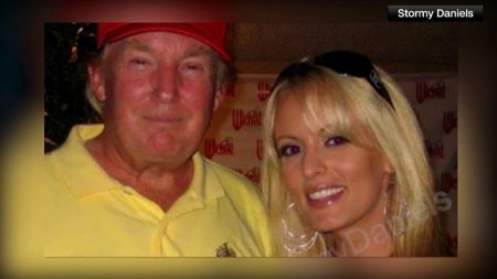 Cine este Stormy Daniels, vedeta de <span style='background:#EDF514'>FILME PENTRU ADULTI</span> aflata in centrul condamnarii lui Trump pentru bani tainuiti