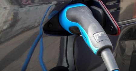 OMV Petrom a cumparat cea mai mare retea de incarcare pentru vehicule electrice din Romania