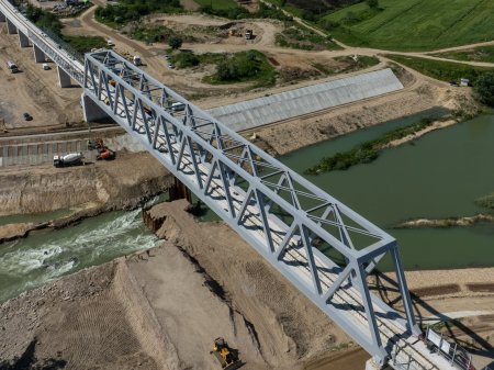 Noul pod feroviar de la Gradistea, redeschis circulatiei pe 1 iunie 2024! <span style='background:#EDF514'>CAT DUREAZA</span> o cursa Bucuresti-Giurgiu