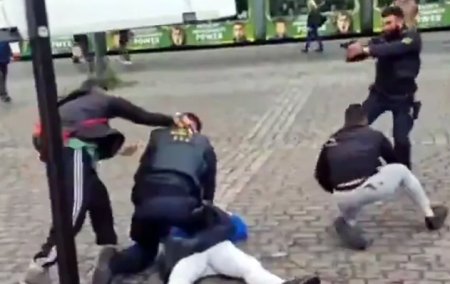 Trei raniti, dupa un atac cu un cutit asupra unui activist activist antiislamist, la Mannheim. Suspectul, impuscat de politie