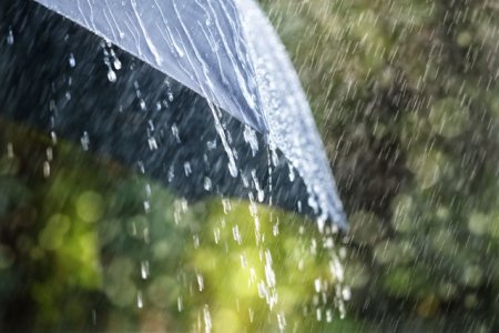 Atentionare meteo: Cod portocaliu de ploi si vant in judetele Constanta si Cluj