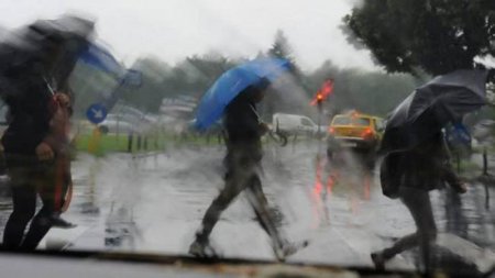 Cod portocaliu de ploi si vant in judetele Constanta si Cluj