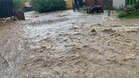 Cod galben de inundatii pe rauri din opt judete