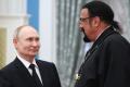 Vladimir Putin l-a decorat pe <span style='background:#EDF514'>STEVEN SEAGAL</span>. Actorul american, elogios cu liderul rus: 