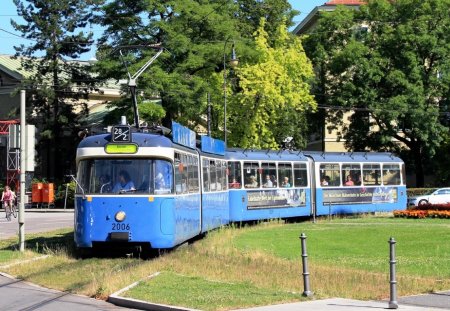 Tramvaiul-cofetarie, darul STB de Ziua Copilului, pleaca de la Depoul Dudesti