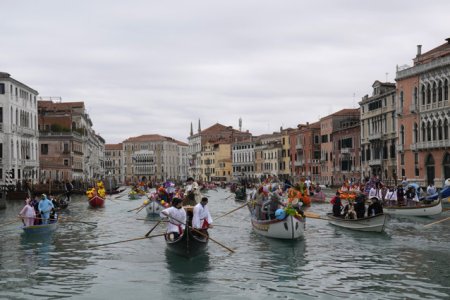 Venetia interzice grupurile mari de turisti si difuzoarele