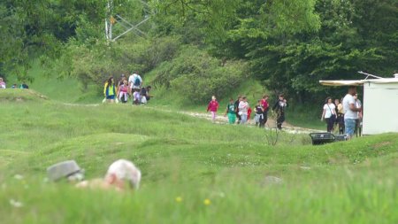 Muntele, o alegere la inceput de vara. Cum s-au bucurat turistii de vremea buna. E racoare, perfect