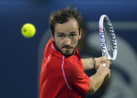 <span style='background:#EDF514'>DANIIL</span> Medvedev trece de Machac si se califica in optimi la Roland Garros