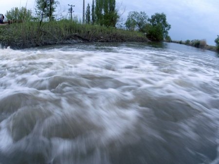 Pericol de inundatii pe mai multe rauri din Maramures