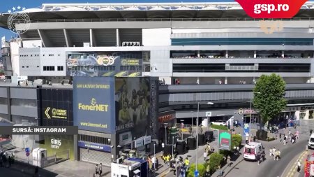 Fanii lui Fenerbahce au luat cu asalt stadionul pentru prezentarea lui Jose Mourinho