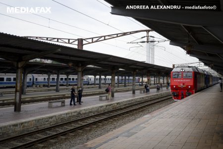 Trenuri intarziate pe relatia <span style='background:#EDF514'>DEDA</span>-Miercurea Ciuc-Brasov-Bucuresti: Sina serpuita si deplasata