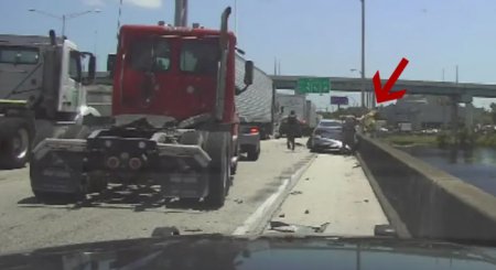 O americanca a furat masina de <span style='background:#EDF514'>TEST DRIVE</span>, a fost urmarita de politie, a facut accident, apoi s-a aruncat in apa, de pe un pod | VIDEO