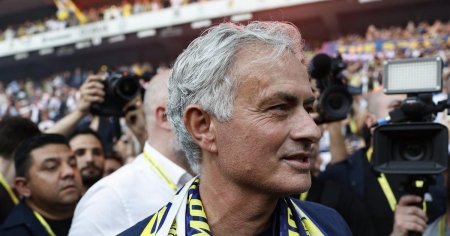 Isterie in Turcia: Jose Mourinho, primit ca un imparat la Istanbul, de 45.000 de spectatori VIDEO