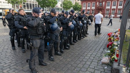 Politistul german ranit de un islamist in atacul cu cutitul din Mannheim a murit. Avea doar 29 de ani