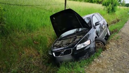 Accident grav in Suceava. Doua masini s-au ciocnit si barbat de 55 de ani a murit, dupa ce a fost aruncat in sant