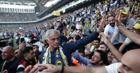 Mourinho, intrare cu fast in fotbalul turc: a semnat cu Fener pe un stadion arhiplin