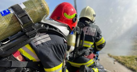 Zeci de oameni evacuati dintr-un supermarket din Sectorul 5, dupa un incendiu de amploare