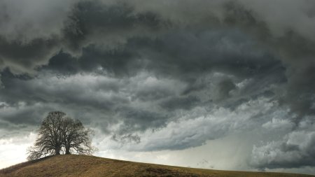 Sedinta de urgenta a CMSU, dupa ce vremea a facut ravagii. Meteorologii anunta furtuni si inundatii