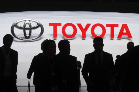 Toyota si Mazda, obligate sa suspende livrarile mai multor modele. Companiile, acuzate ca au manipulat testele de siguranta