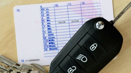 Proiect de lege: Romanii vor fi anuntati ca le expira cartea de identitate, pasaportul sau permisul auto