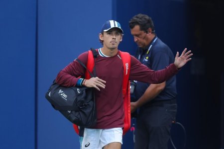 Australianul De Minaur il invinge pe Medvedev si ajunge in sferturi la Roland Garros