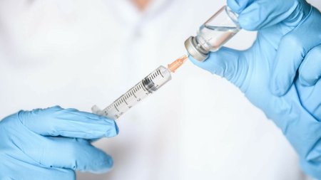 Vaccin experimental pentru cancerul de piele, combinat cu un medicament. Care e rata de supravietuire