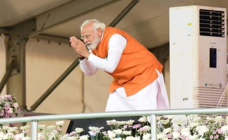 Alegeri legislative in cea mai populata tara a lumii: Premierul indian Narendra Modi impreuna cu aliatii sai este aproape de cea de-a treia victorie consecutiva, dar nu are majoritatea covarsitoare prezisa de sondaje. Pietele s-au speriat
