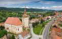 Saschiz, satul din Transilvania facut celebru de regele Charles, se dezvolta cu fonduri europene. <span style='background:#EDF514'>PASAJ</span>ul subteran secret care leaga satul de cetatea de refugiu, pe lista investitiilor