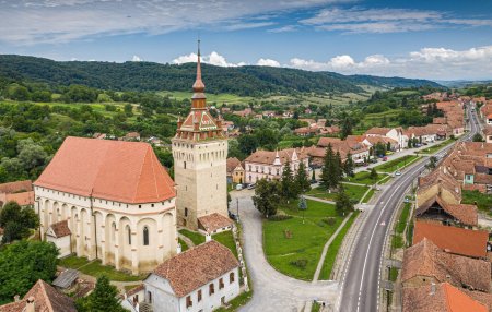 Saschiz, satul din Transilvania facut celebru de regele Charles, se dezvolta cu fonduri europene. Pasajul subteran secret care leaga satul de cetatea de refugiu, pe lista investitiilor