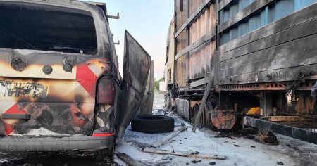 Incendiu in <span style='background:#EDF514'>VAMA GIURGIU</span>-Ruse: O autoutilitara si un camion au ars din cauza unui scurtcircuit
