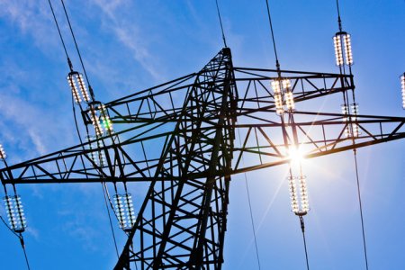 <span style='background:#EDF514'>TRANSELECTRICA</span> anunta majorarea cu 40% a tarifului pentru servicii de sistem aplicat de la 1 iunie tuturor clientilor finali pentru energia electrica extrasa din retelele companiei
