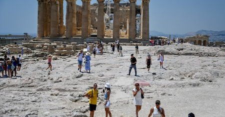 Record: 40 de milioane de turisti in Grecia, in 2024. Expertii se tem de o vara dificila