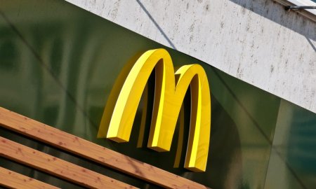 <span style='background:#EDF514'>MCDONALD</span>’s a pierdut dreptul de marca inregistrata in UE pentru sortimentele cu pui ale celebrului „Big Mac”