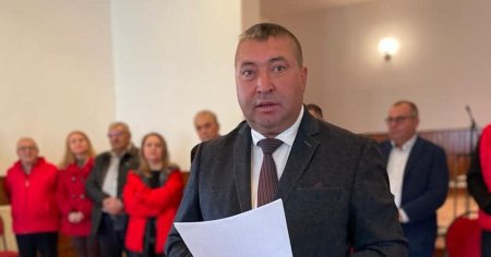 Ancheta a politiei dupa ce un edil a fost reclamat ca a sapat un sant cu miniexcavatorul primariei pentru doi localnici