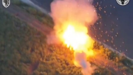 VIDEO. Momentul in care un tanc testoasa al rusilor este aruncat in aer de o drona a ucrainenilor