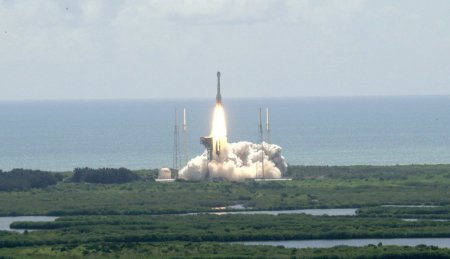 Dupa mai multe rateuri, capsula spatiala Boeing cu astronauti la bord a fost lansata cu succes