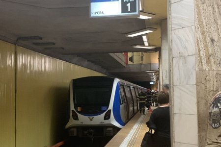 Posibila tentativa de suicid la metrou, la statia Aurel Vlaicu. Circulatie perturbata pe Magistrala 2