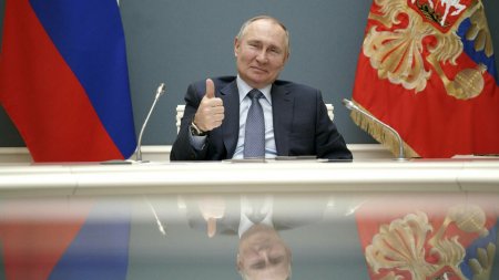 Vladimir Putin: Se spune ca Rusia vrea sa atace NATO. <span style='background:#EDF514'>PROSTI</span>i
