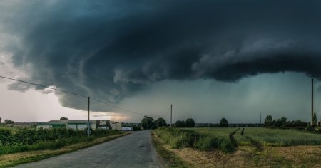 Atentionare nowcasting. Cod galben de furtuna in localitati din judetele Prahova si Buzau