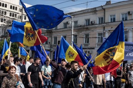 Romania si alte 10 state din <span style='background:#EDF514'>UE CE</span>r deschiderea in iunie a negocierilor de aderare cu Republica Moldova si Ucraina. Ar ridica moralul
