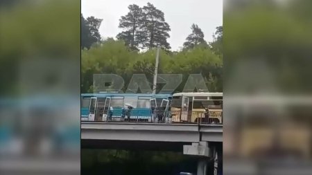 VIDEO. Un mort si zeci de raniti, dupa ce un tramvai care mergea cu viteza s-a ibzbit de un altul, in Rusia