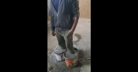 Practici mafiote la Bacau. Cioban sechestrat si bagat in ciment de proprietarul stanei: Ma doare-n... si de tine, si de politie! | VIDEO
